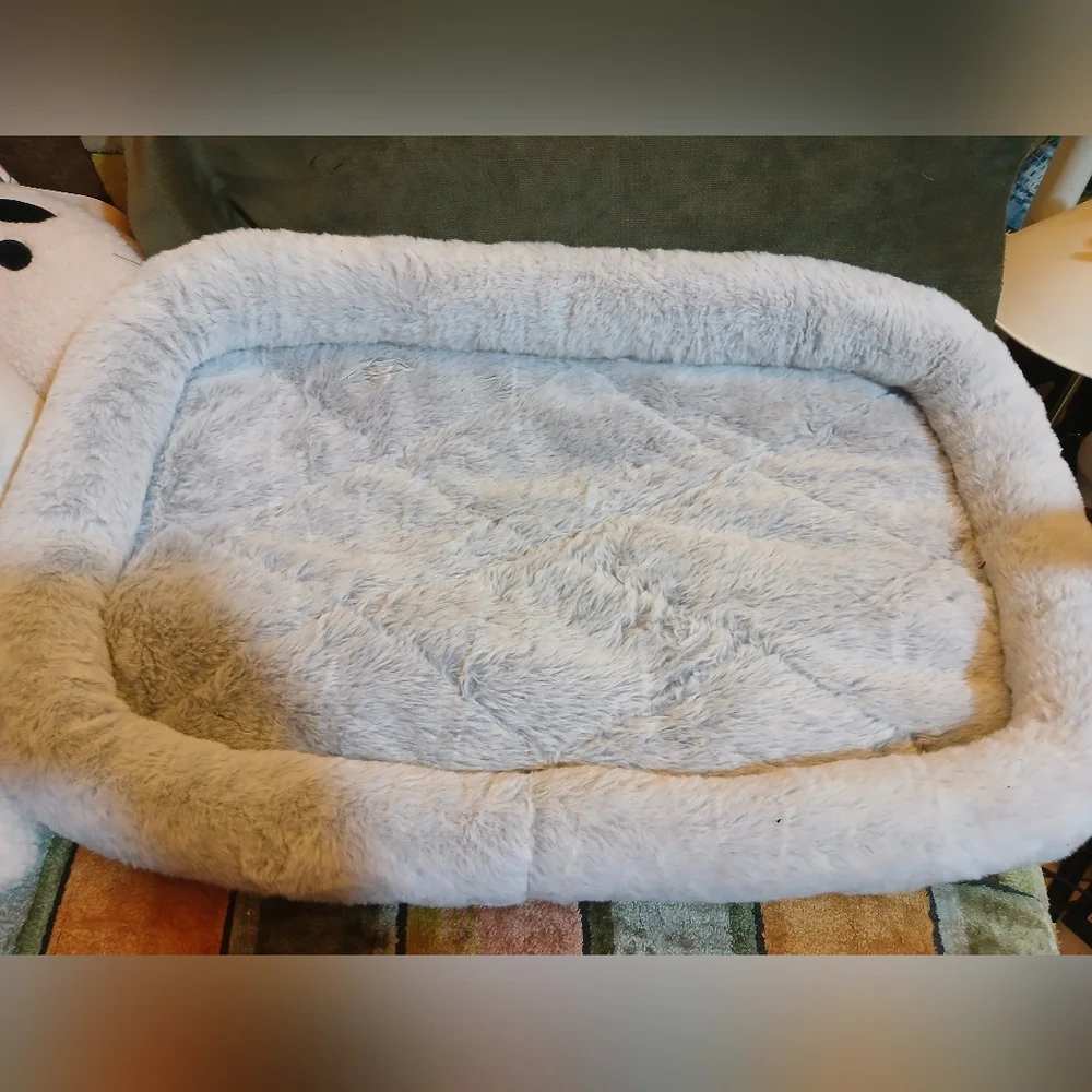 Soft Plush Pet Bed in Light Gray